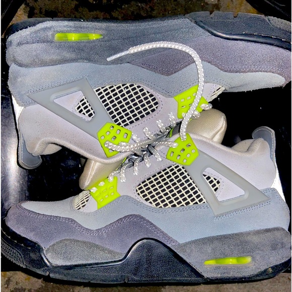 Air Jordan 4 Retro SE ‘Neon 95’ Size 8